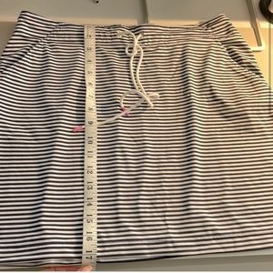 Vineyard vines pull on striped skirt blue/white